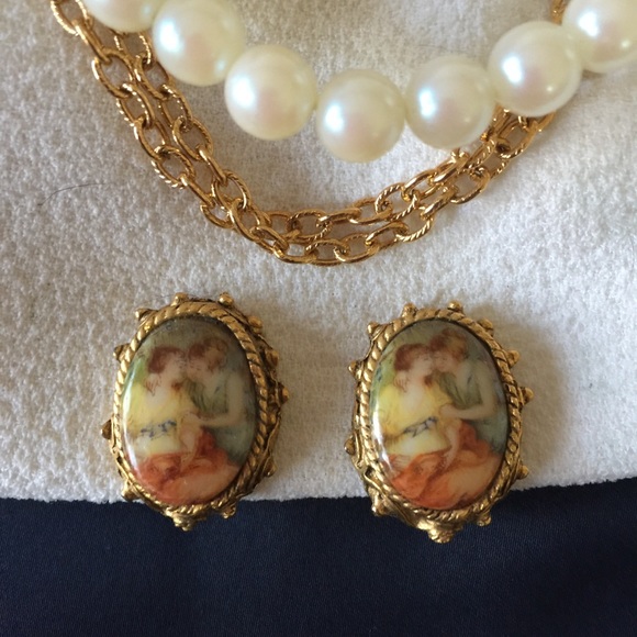 Victorian Gold Trim Elegant Ladies Vintage Clip Back Earrings